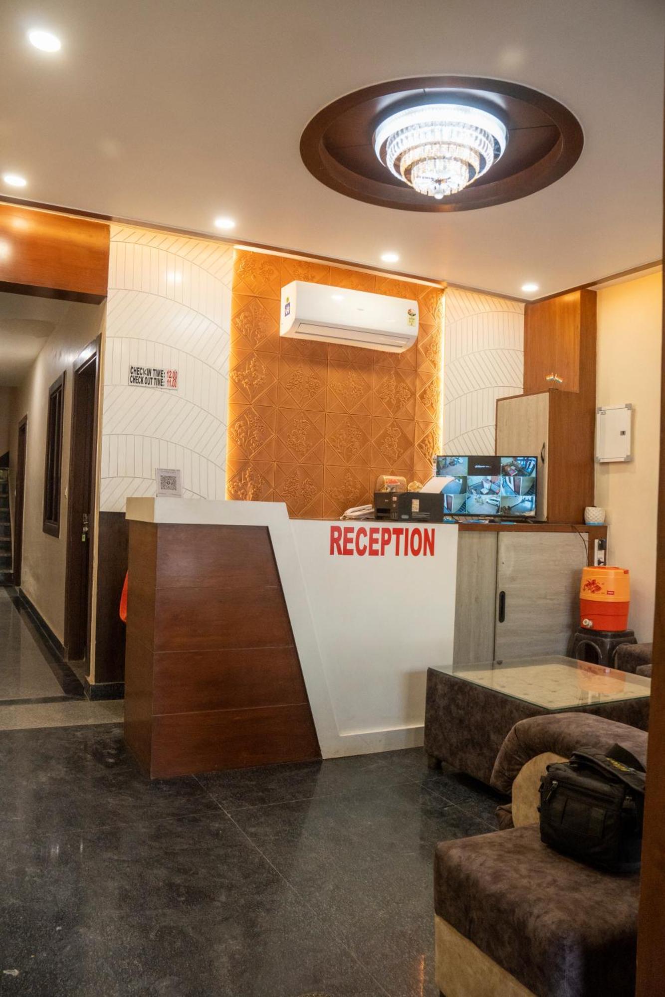 Hotel Madhav Palace