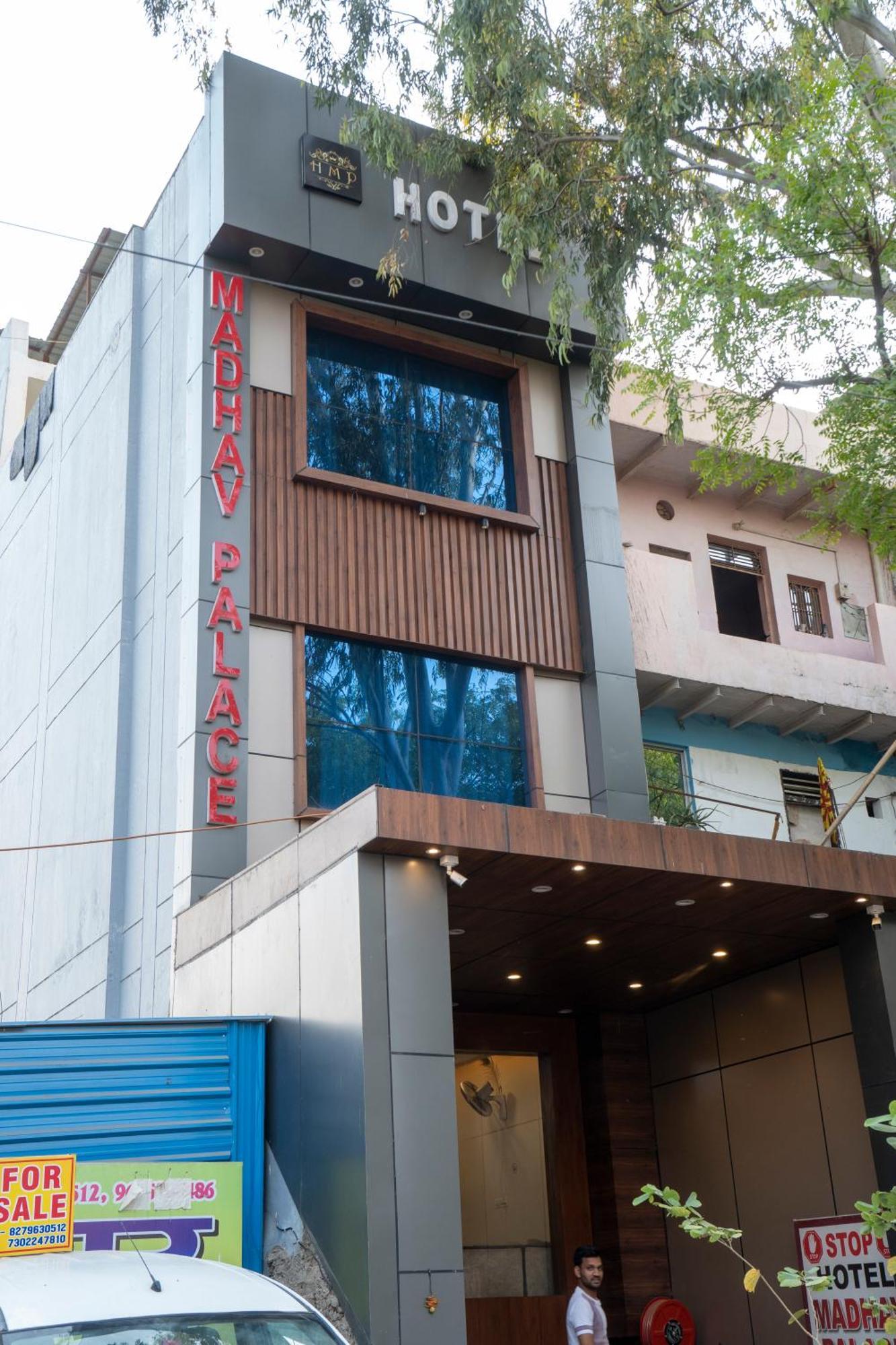 Madhav Palace Hotel *