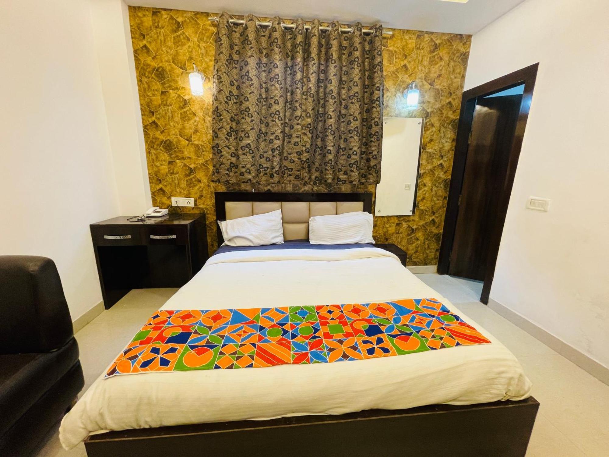 Hotel Urban Zip - Near Taj Mahal - Family Affordable 3*