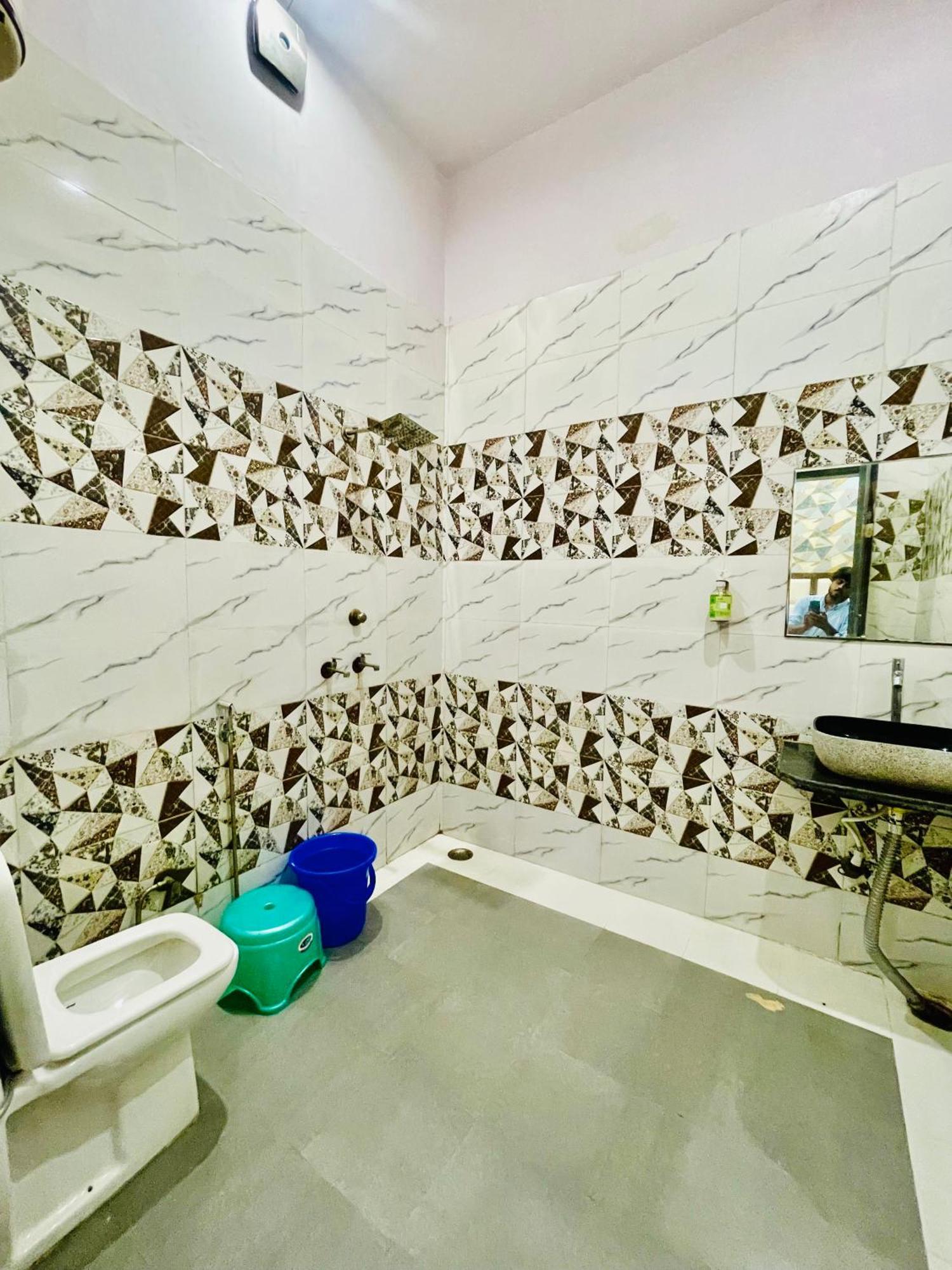Hotel Urban Zip - Near Taj Mahal - Family Affordable Agra (Uttar Pradesh)