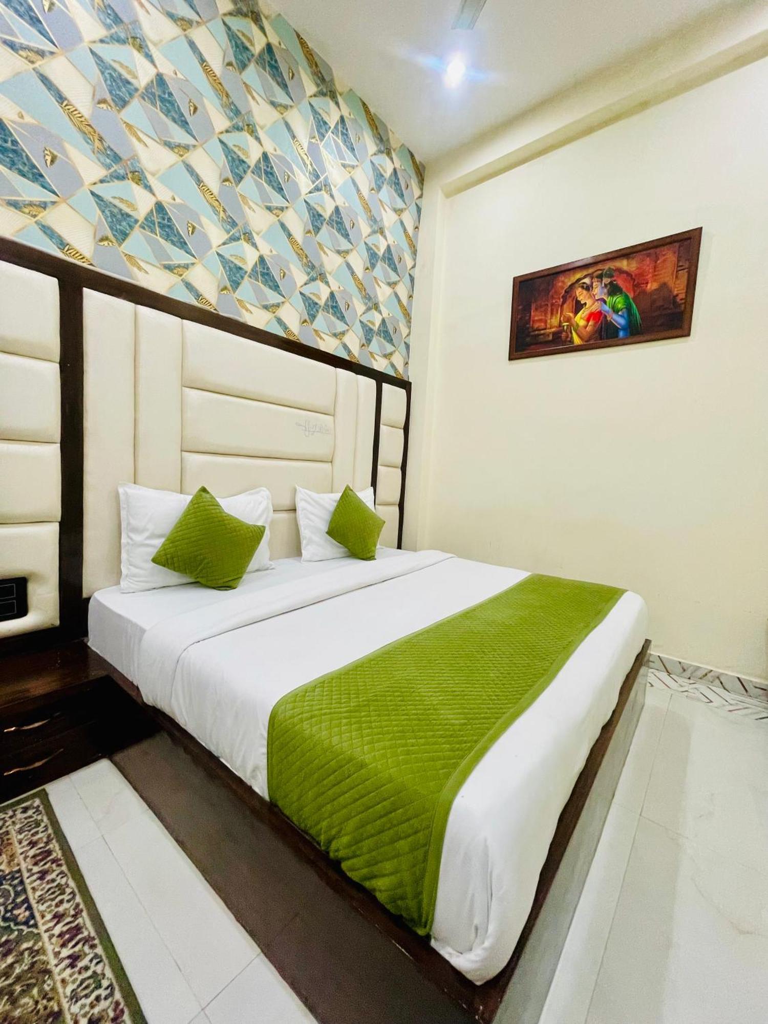 Urban Zip - Near Taj Mahal - Family Affordable Hotel Agra (Uttar Pradesh)