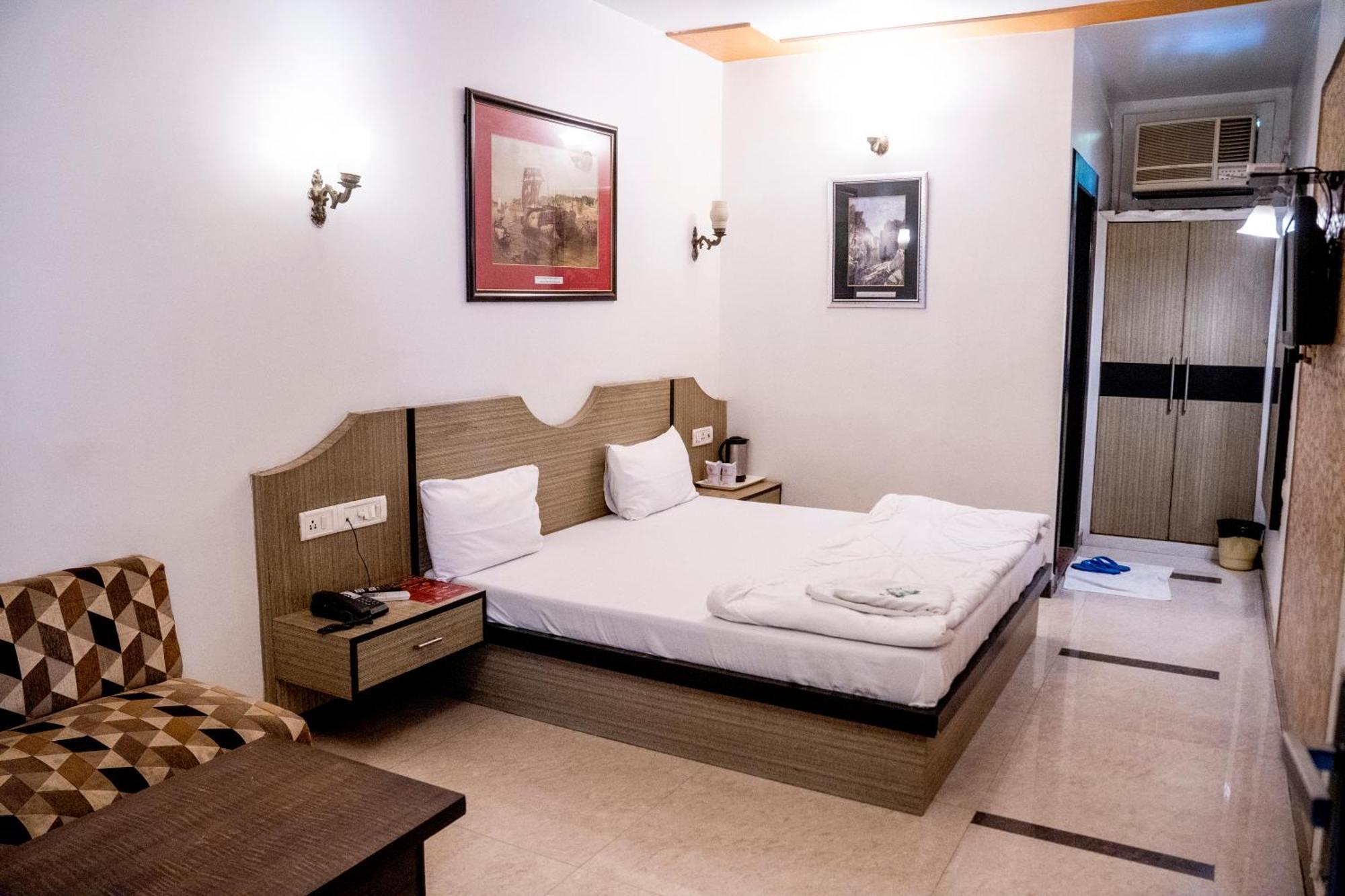 Hotel Eminent 3*