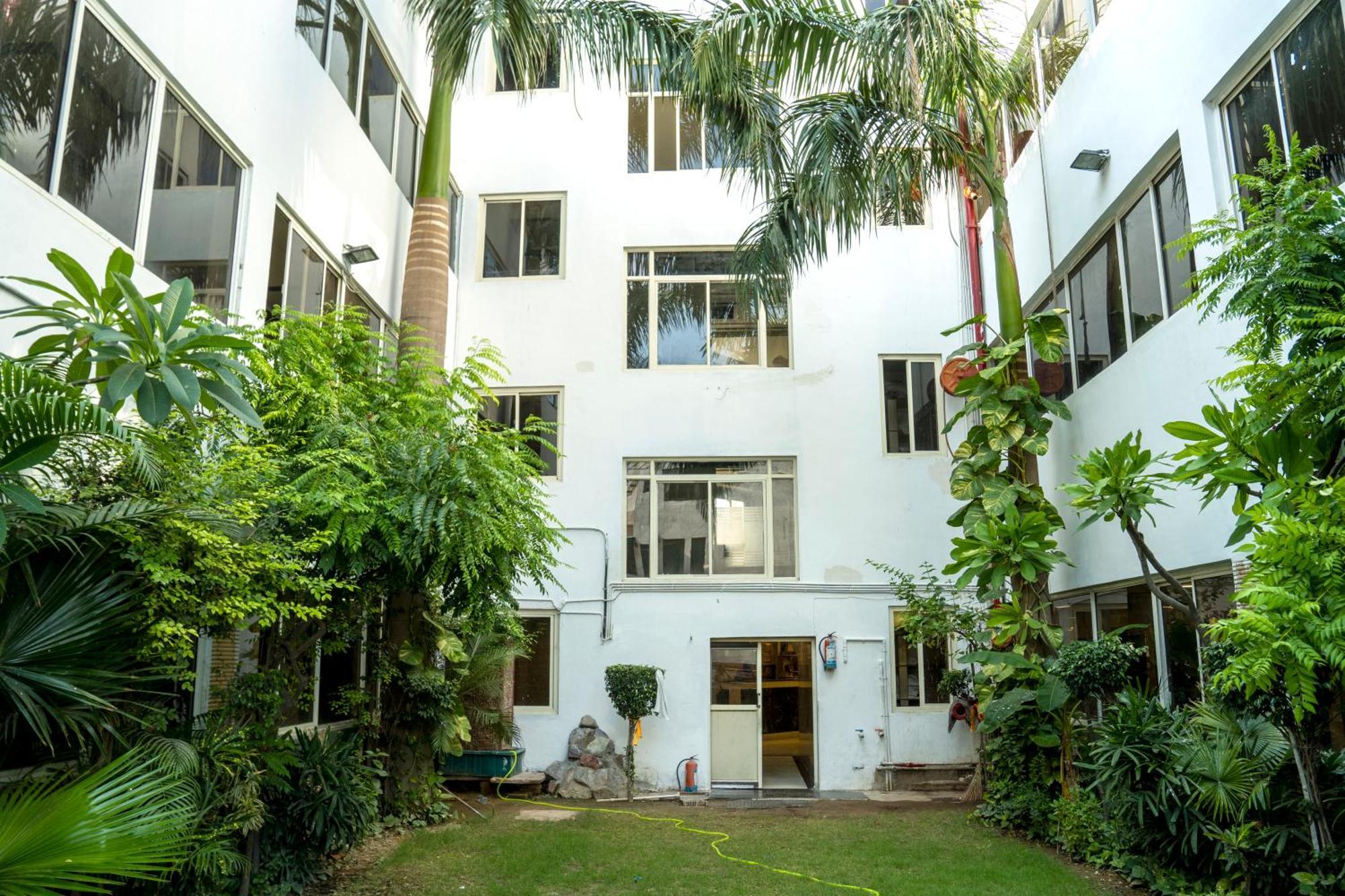Eminent Hotel