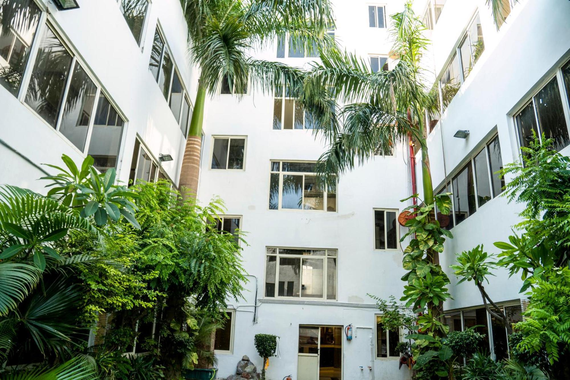 Hotel Eminent 3*