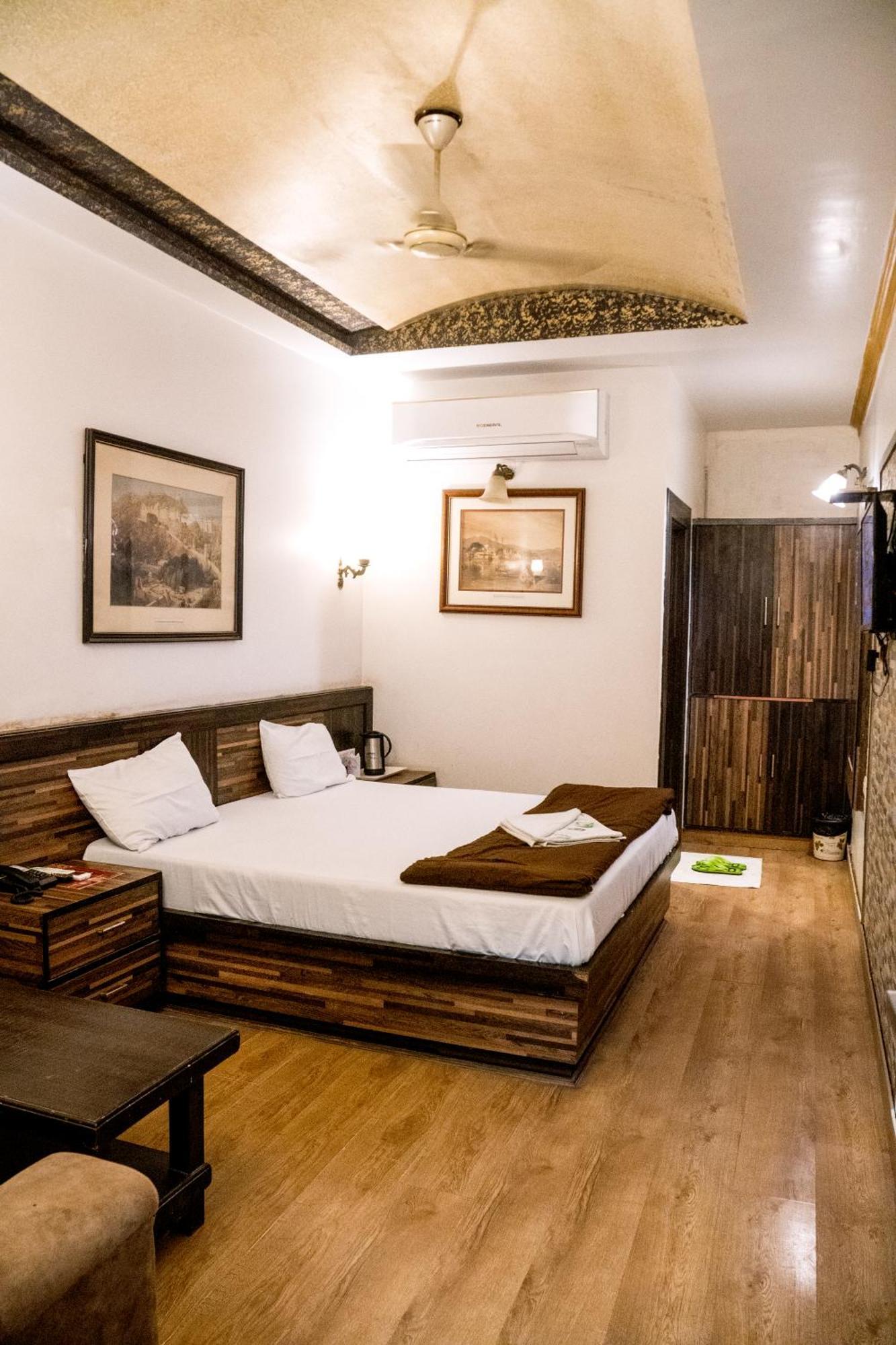 Eminent Hotel 3*