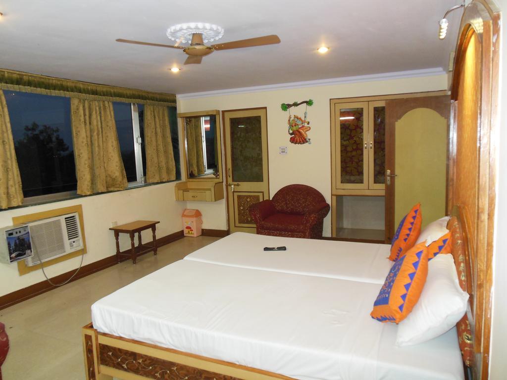 Taj Plaza, Vip Road, Hotel 3*