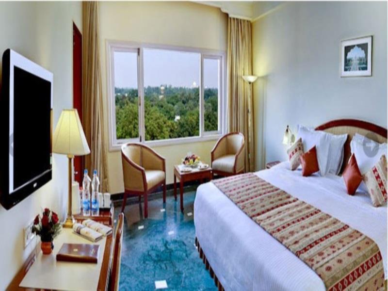 Clarks Shiraz Hotel 5*