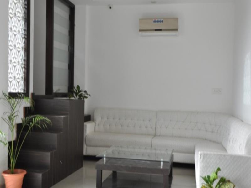 Dazzling East Gate Hotel 3*