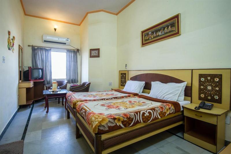 Taj Plaza, Vip Road, Hotel 3*