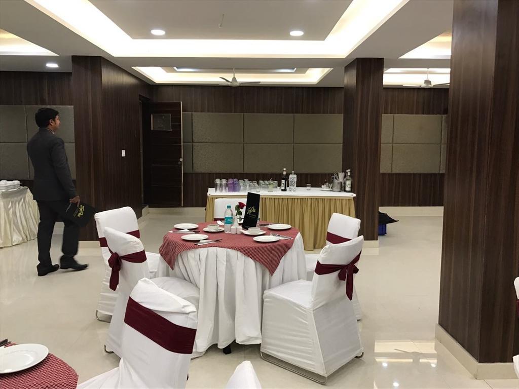 Genx Usha Kiran Hotel 3*