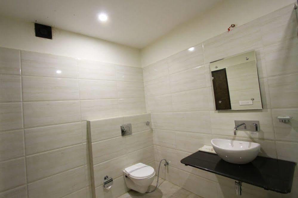 Genx Usha Kiran Hotel 3*