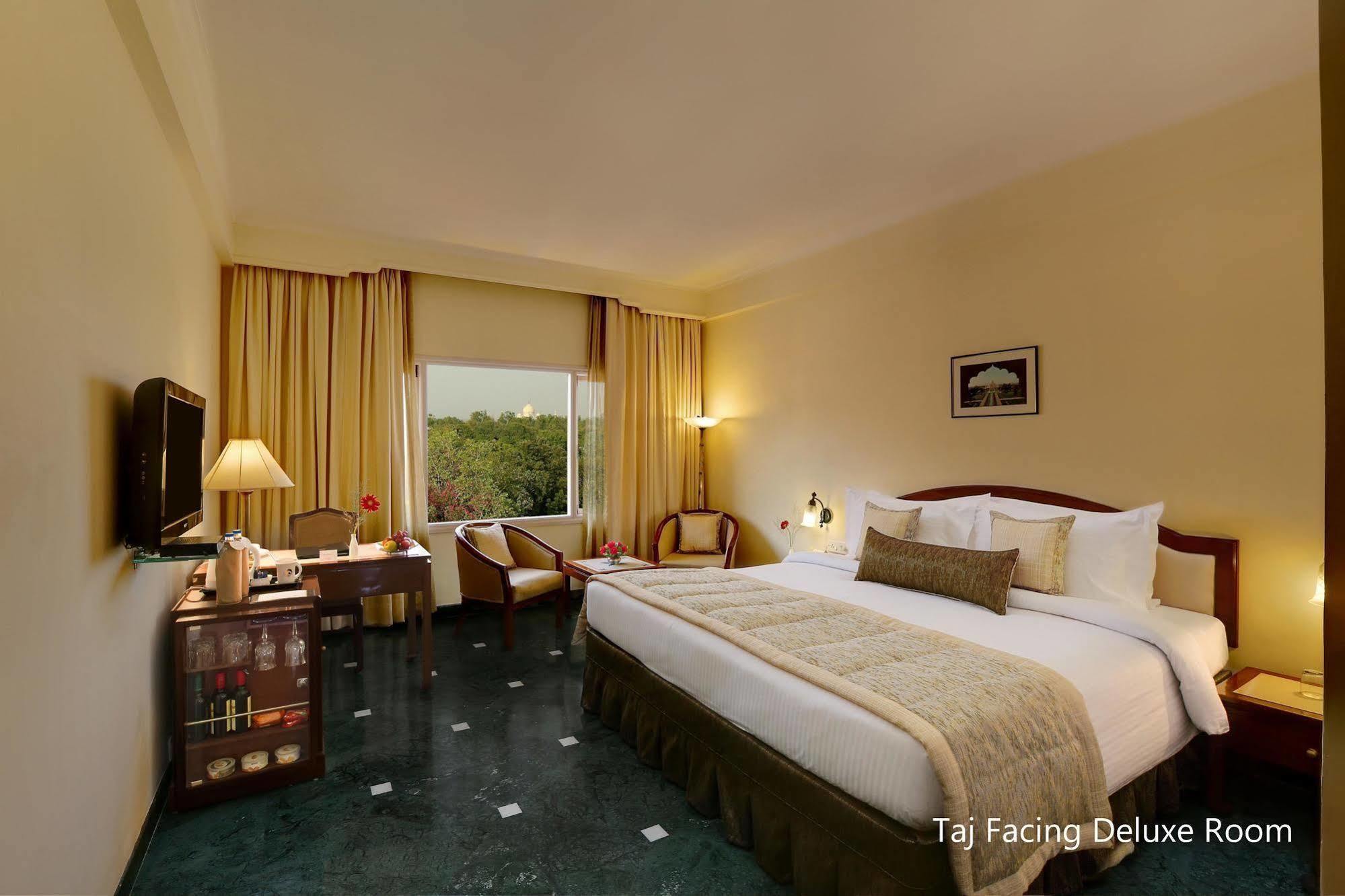 Clarks Shiraz Hotel