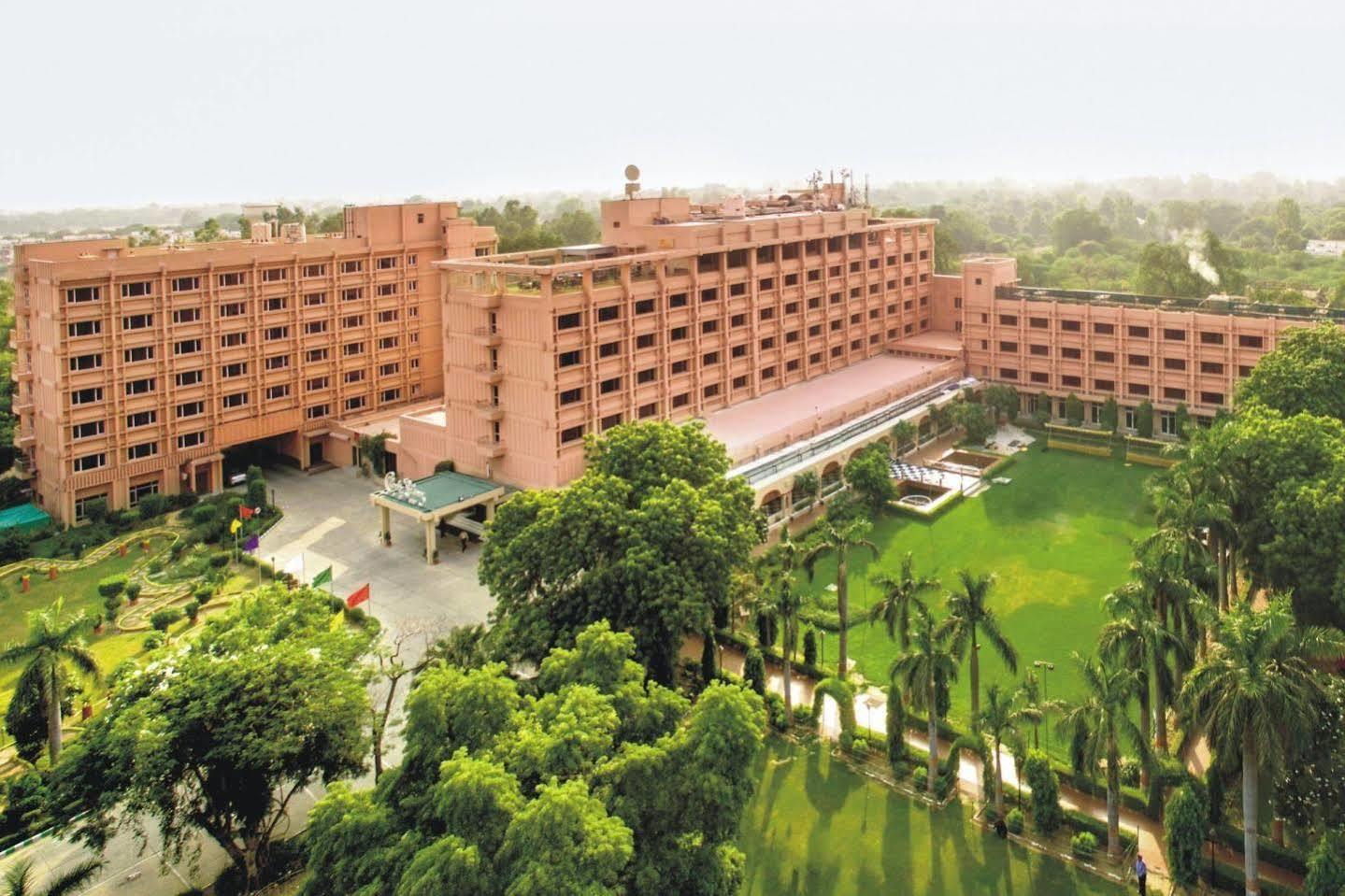 Hotel Clarks Shiraz 5*