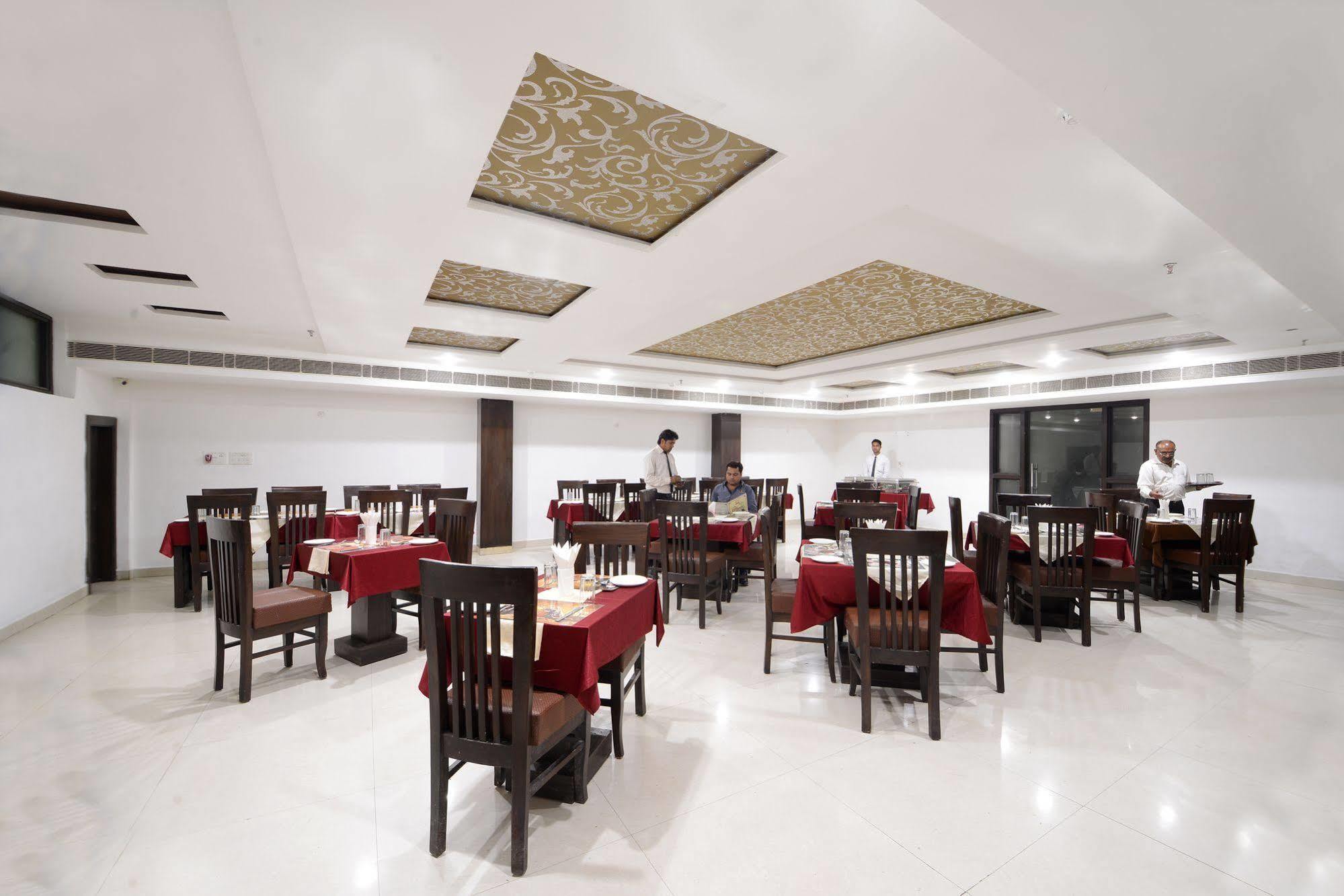 Dazzling East Gate 3*