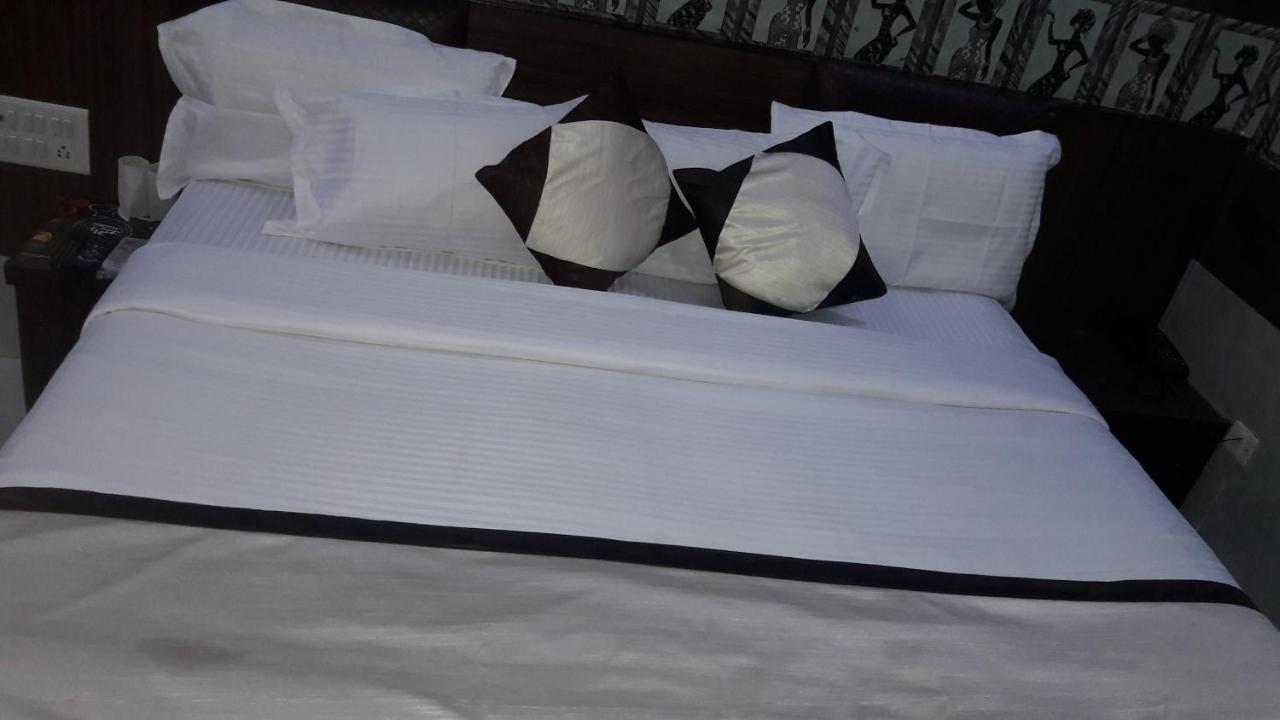 Fabhotel Rv Palace