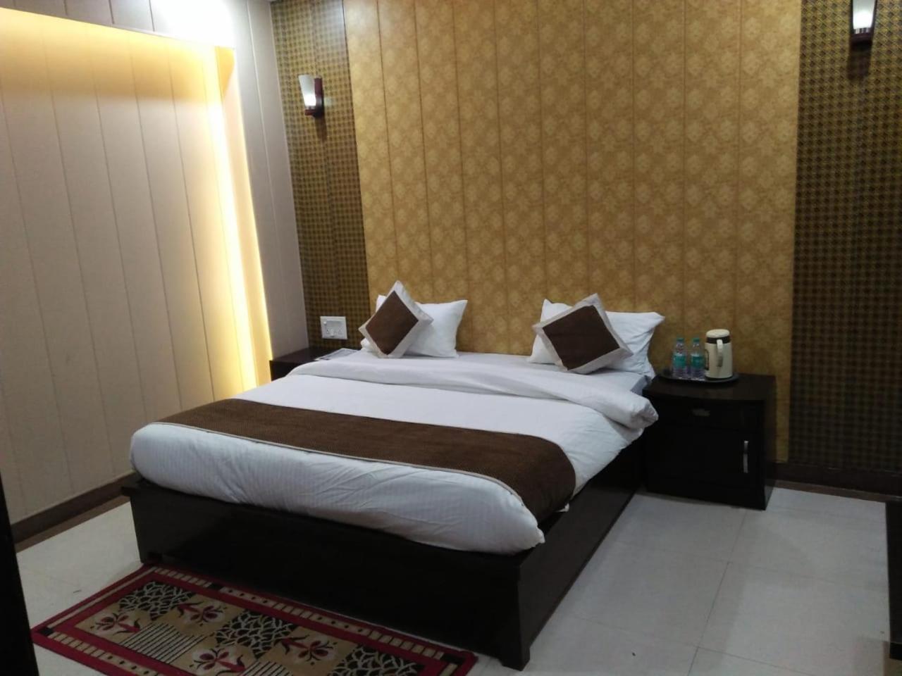 Dazzling East Gate Hotel