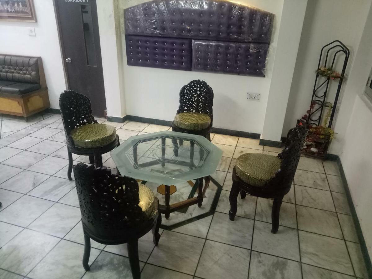 Taj Plaza, Vip Road,