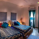 Gostops Agra - Rooms & Dorms