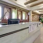 Om Sai Nath Hotel & Restaurant By Wb Inn