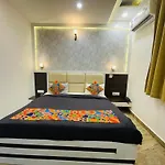 Hotel Taj Star By Urban Stay