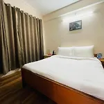 Hotel Zeal Home Stay - In House Parking - 5G Wifi- Near Taj Mahal