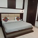 Hotel Zeal Home Stay - In House Parking - 5G Wifi- Near Taj Mahal