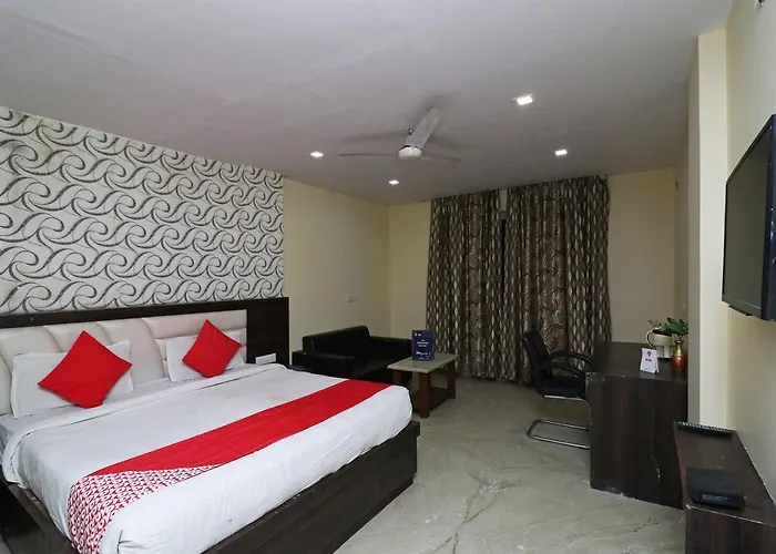 Oyo 23595 Hotel Tajway Inn