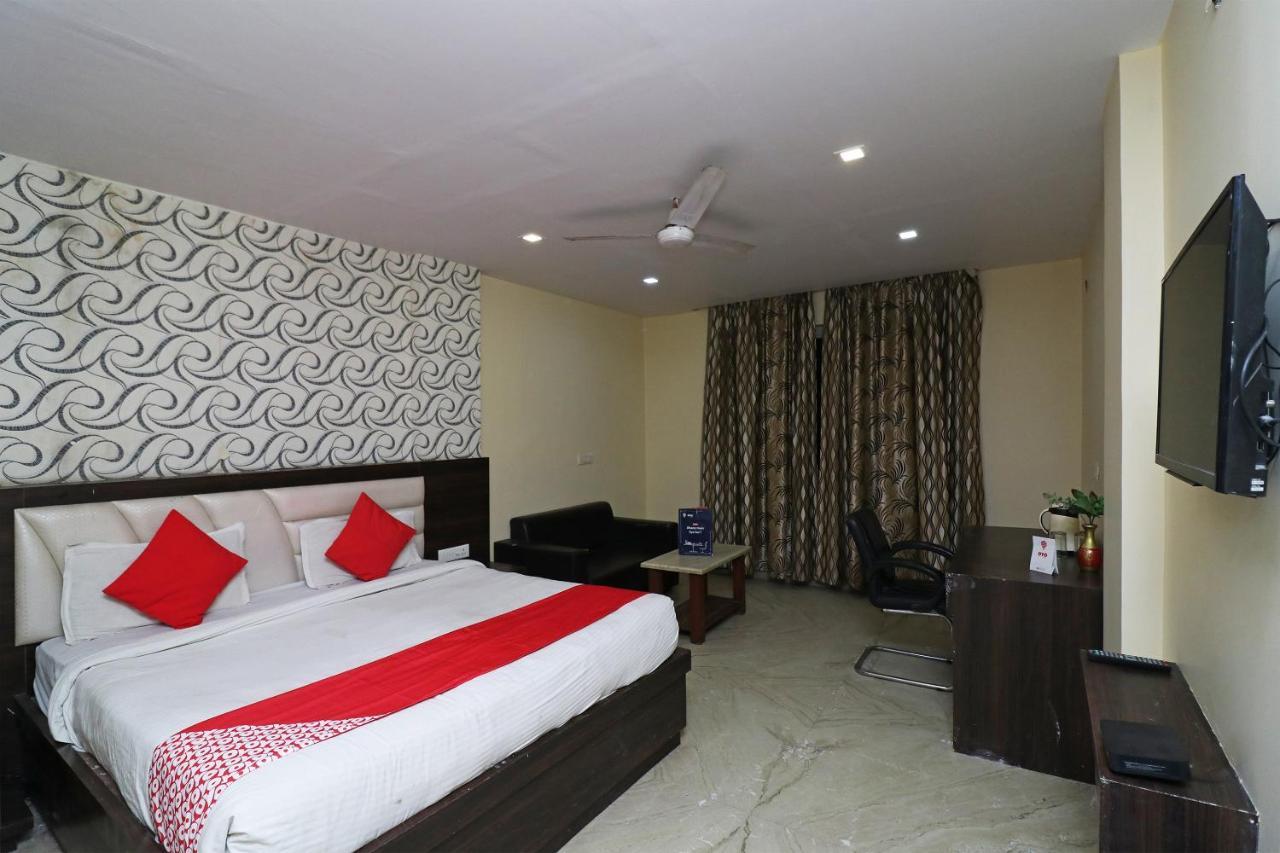Oyo 23595 Tajway 3*