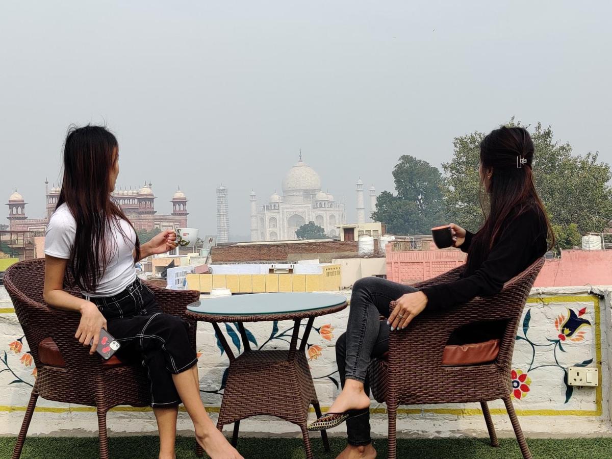 Joey's - 200m From Taj Mahal *
