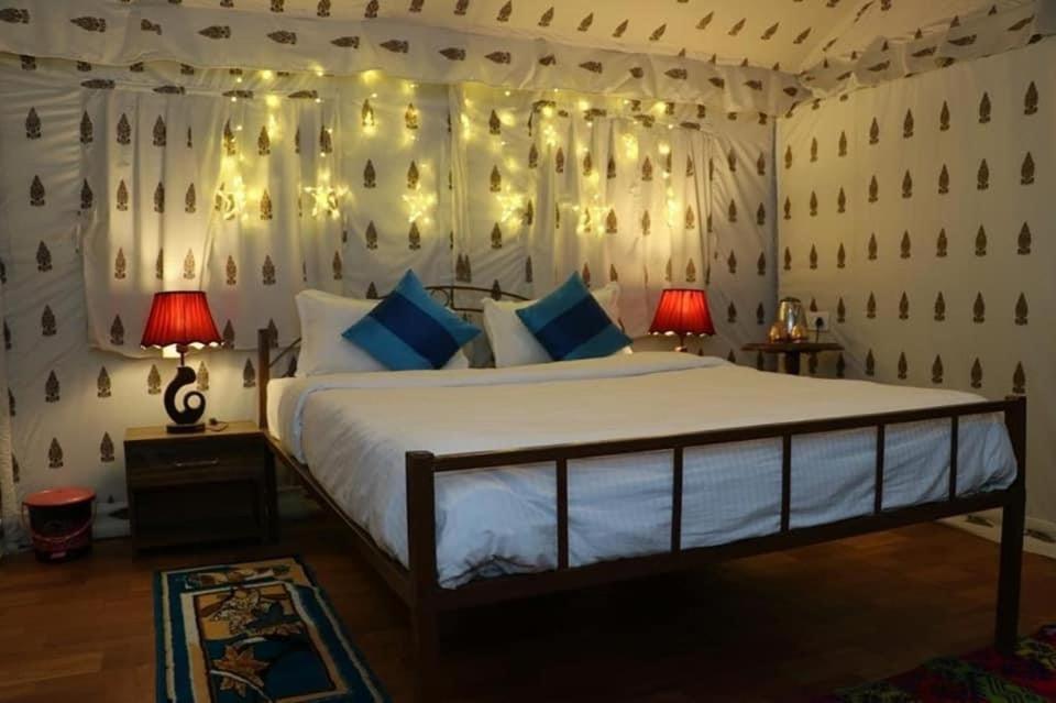 Agra Camps And