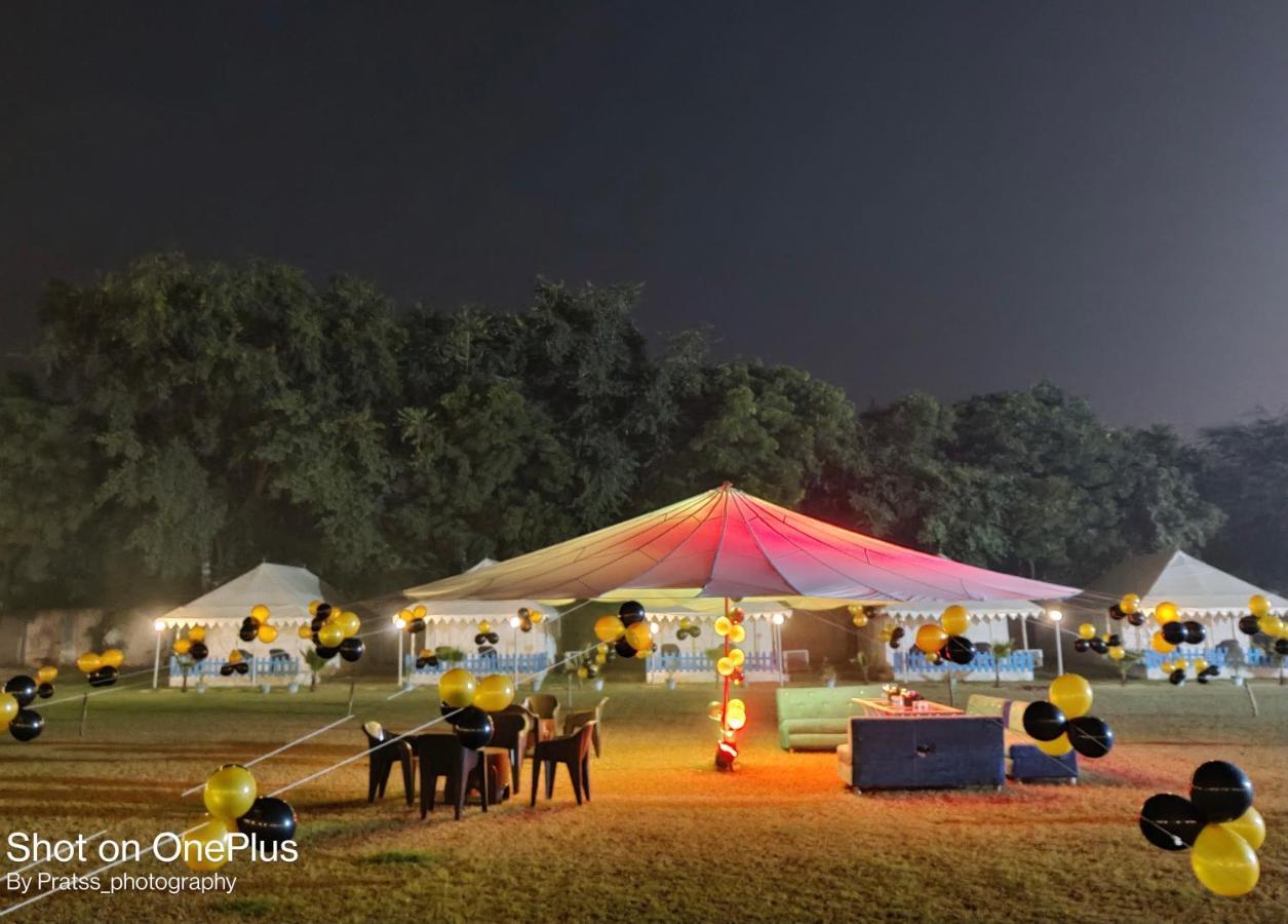 Agra Camps And *