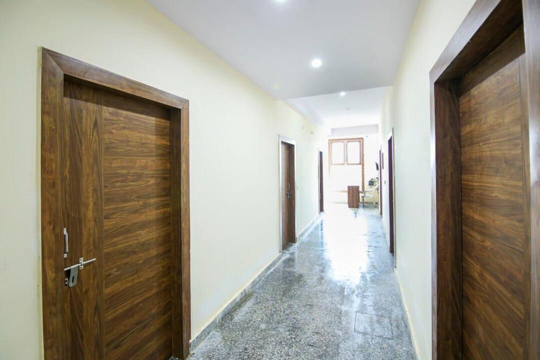 Viraj Palace By Wb Agra (Uttar Pradesh)