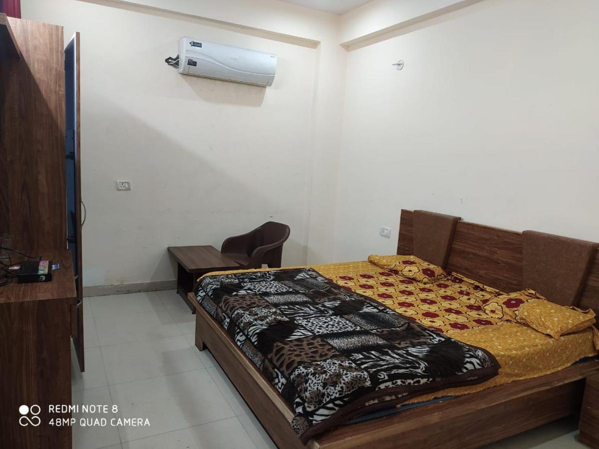 Hotel Viraj Palace By Wb *