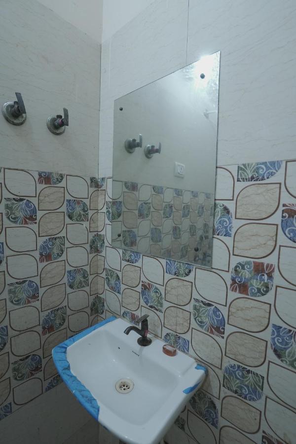 Hotel Viraj Palace By Wb *