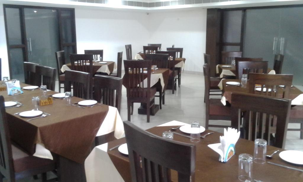 Hotel Dazzling East Gate