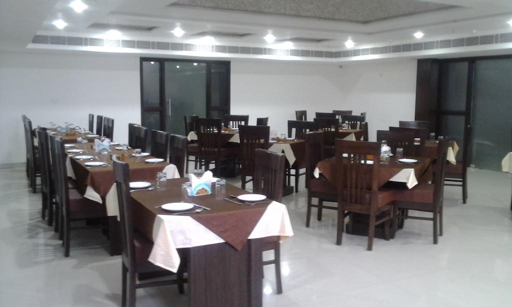 Hotel Dazzling East Gate 3*