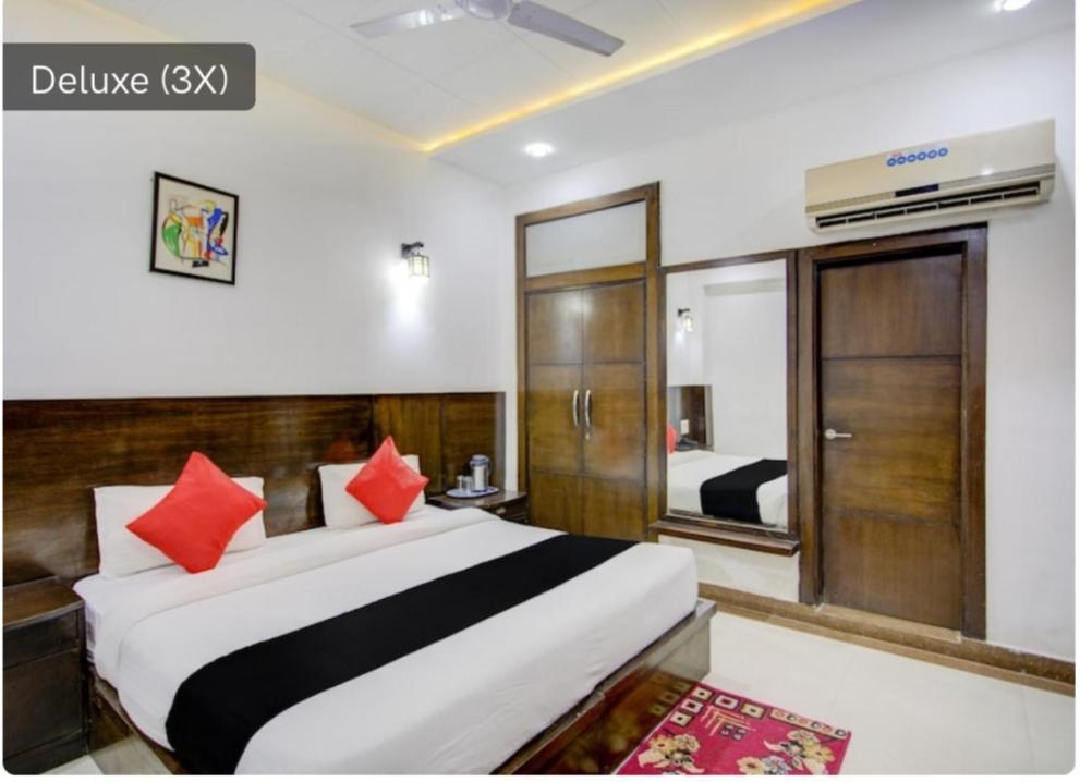Dazzling East Gate Hotel