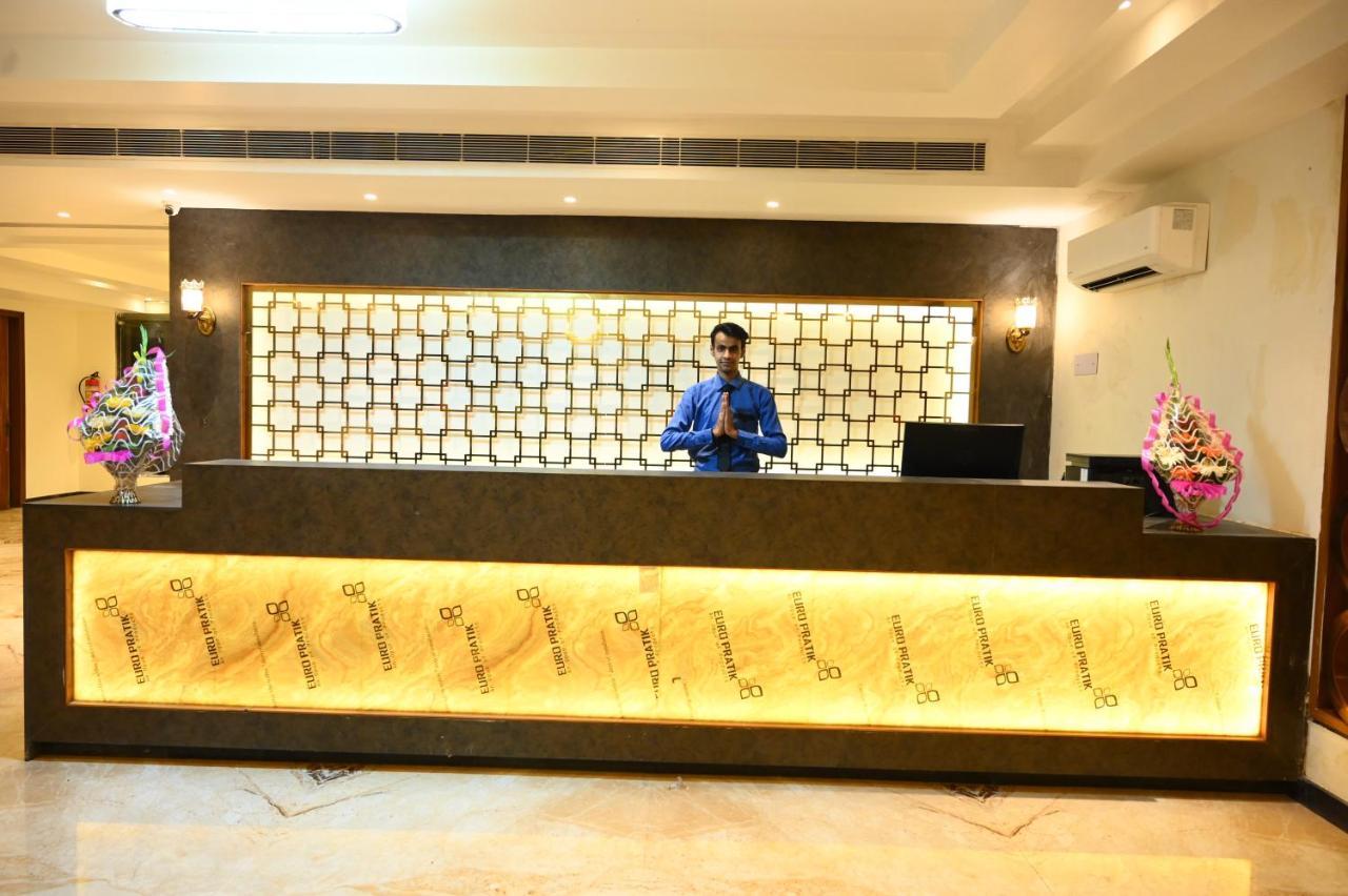 Neel Clarks Express Hotel 3*