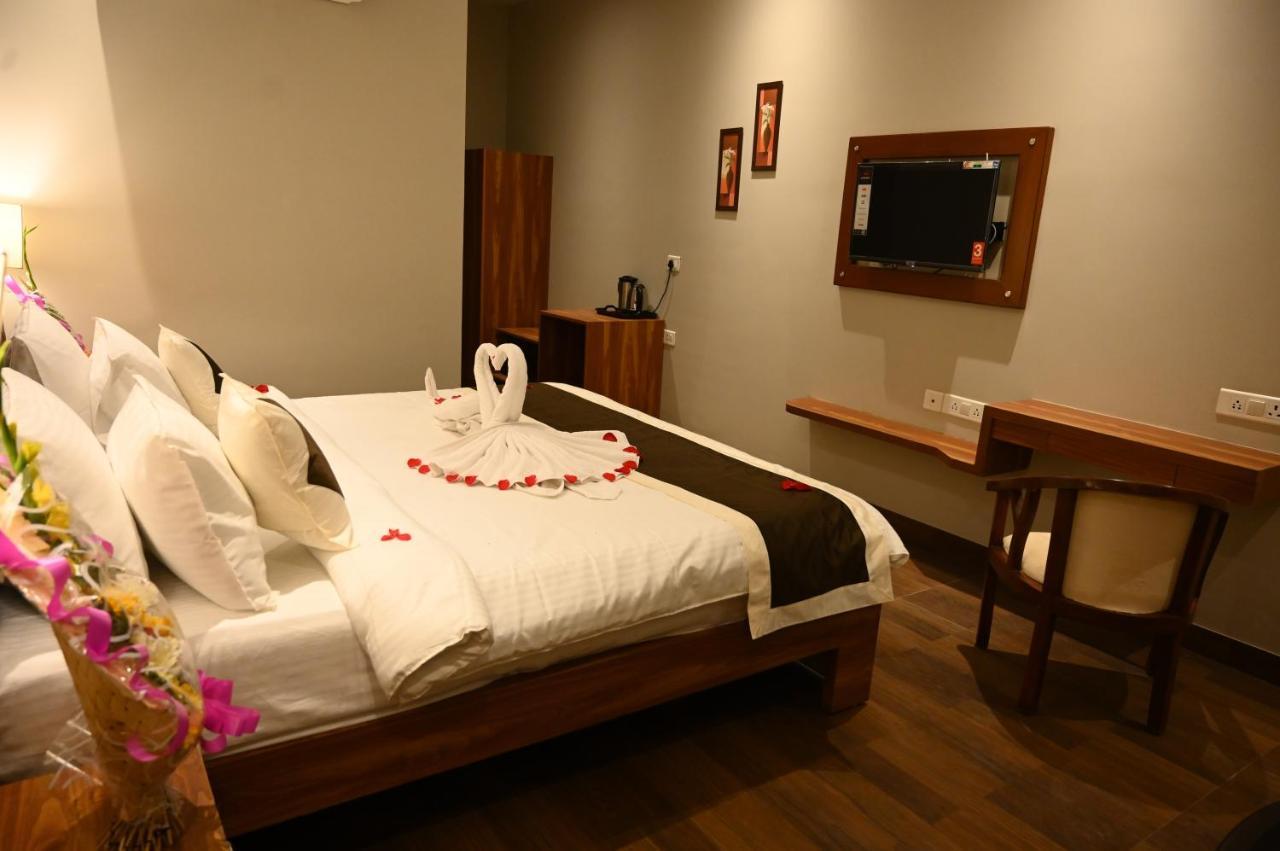 Neel Clarks Express Hotel 3*