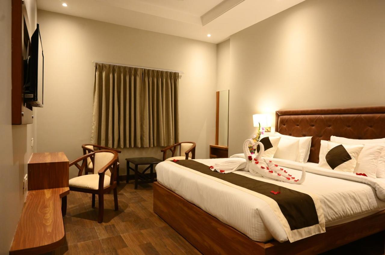 Hotel Neel Clarks Express 3*