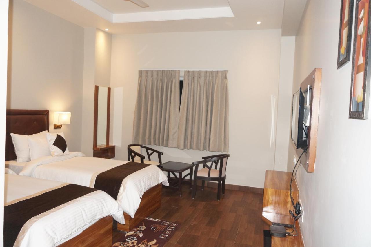 Neel Clarks Express Hotel