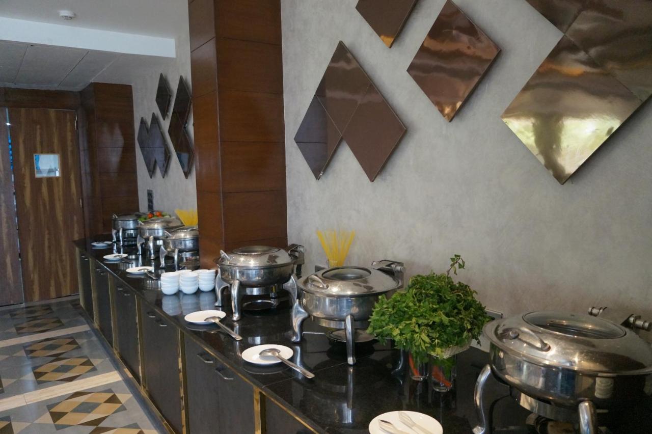 Hotel Neel Clarks Express Agra (Uttar Pradesh)