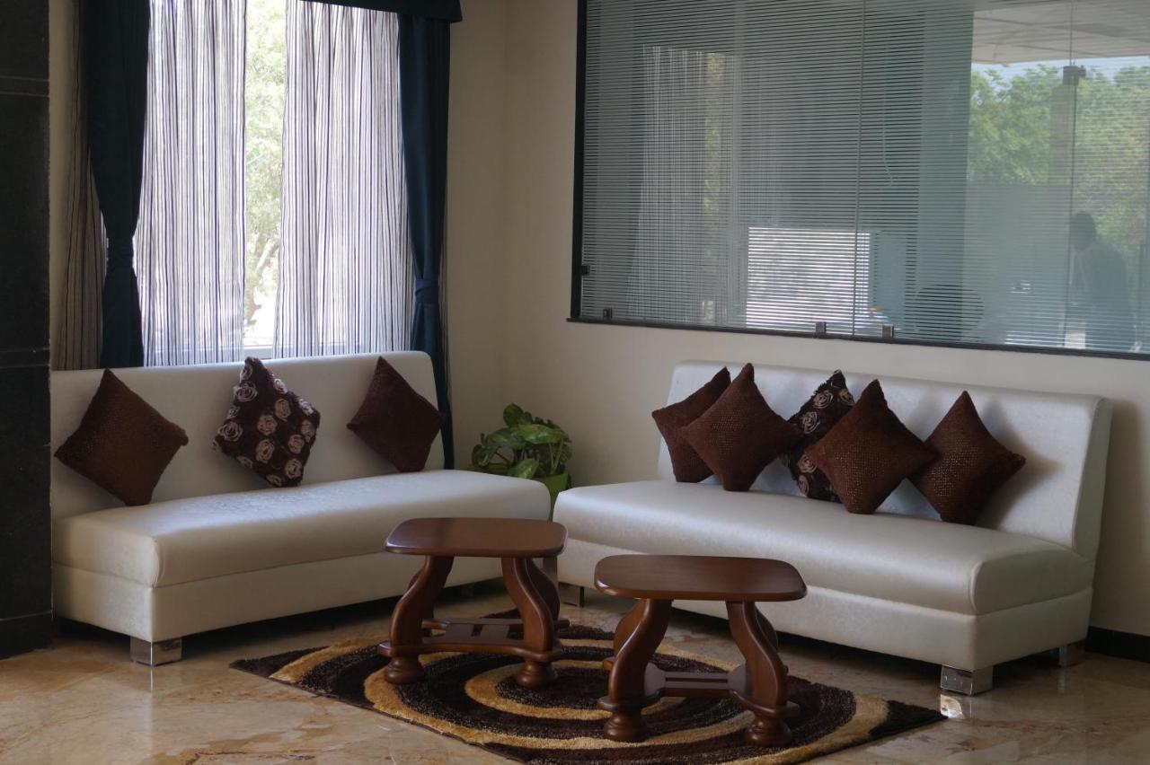 Neel Clarks Express Hotel
