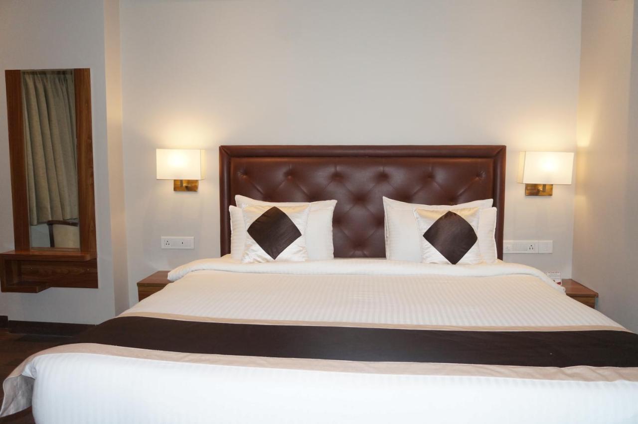 Neel Clarks Express Hotel Agra (Uttar Pradesh)