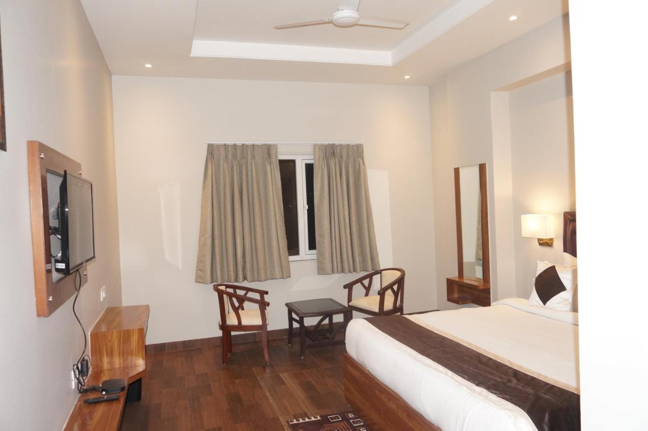 Neel Clarks Express Hotel Agra (Uttar Pradesh)