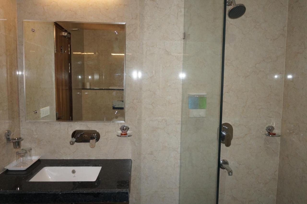 Neel Clarks Express Hotel