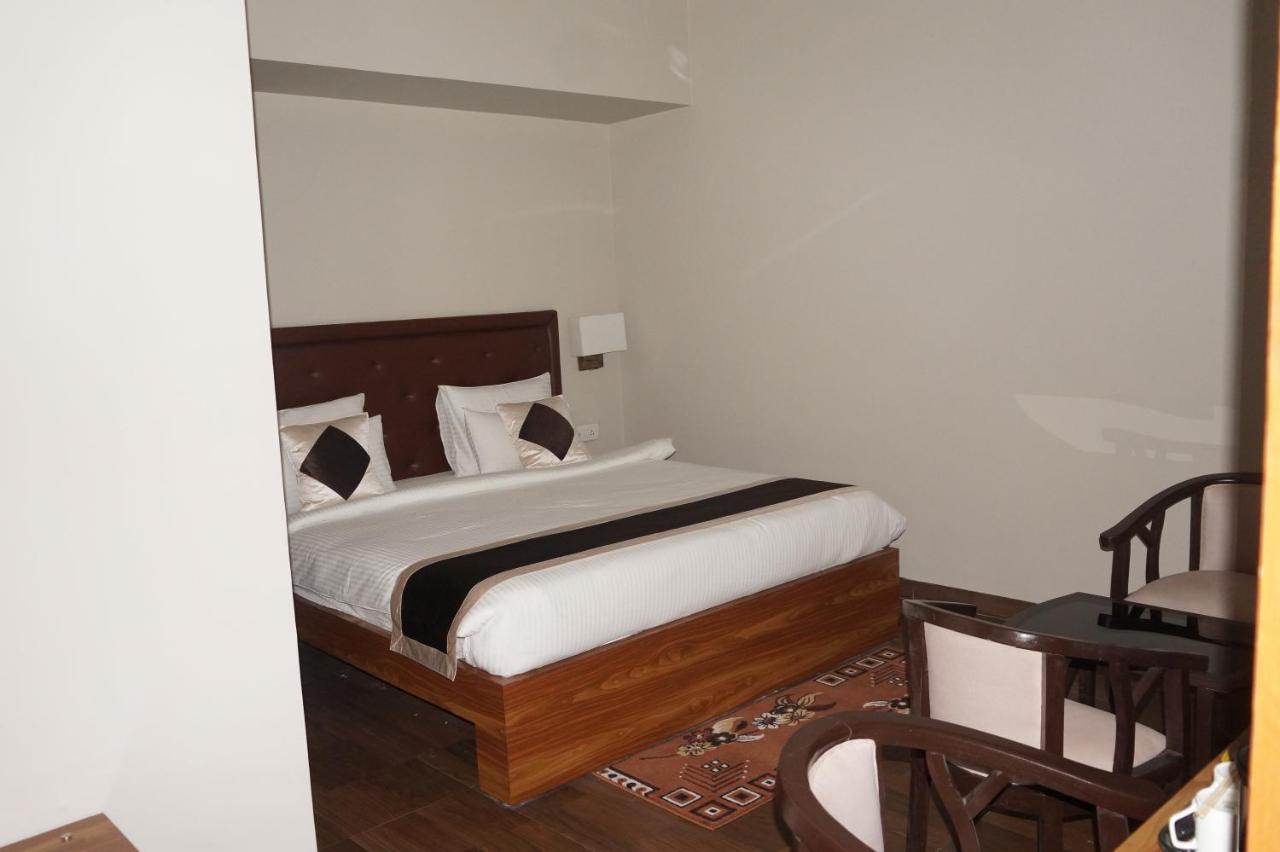 Hotel Neel Clarks Express Agra (Uttar Pradesh)