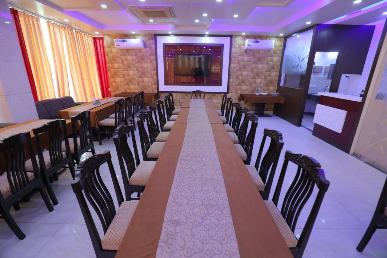 Sahib's Red Carpet - The Family & Corporate Hotel 4*