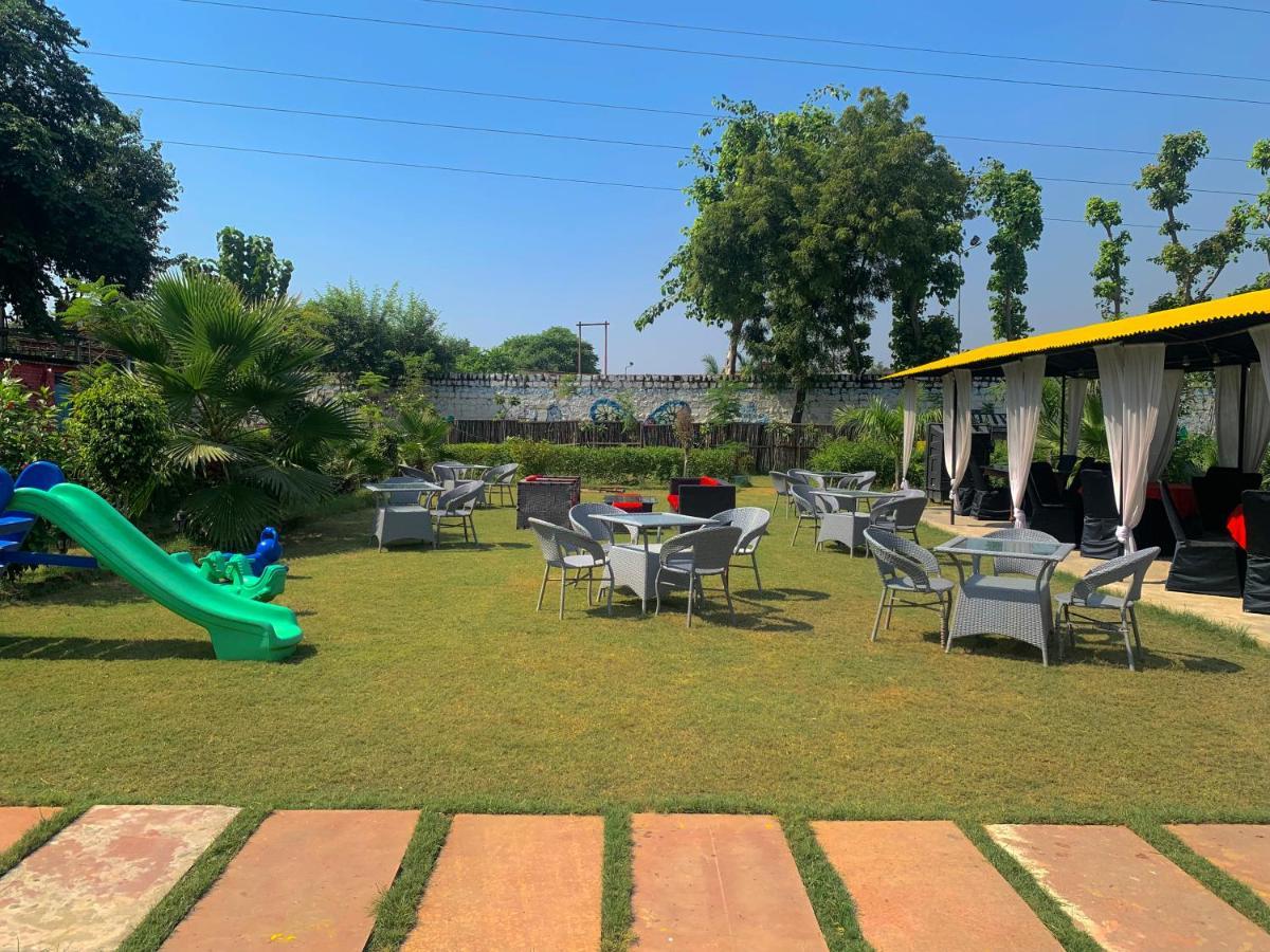 Agra Camps And * Agra (Uttar Pradesh)