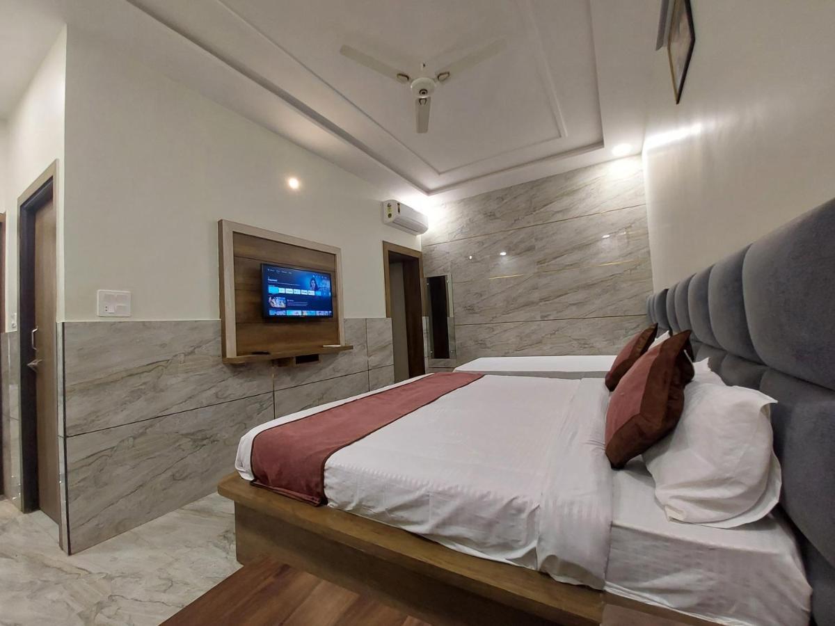 Taj Point Manage By Taj Sunrise Group